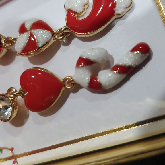 Red white Christmas holiday festive ruby cz topped mismatched dangle earrings - Picture 13 of 13